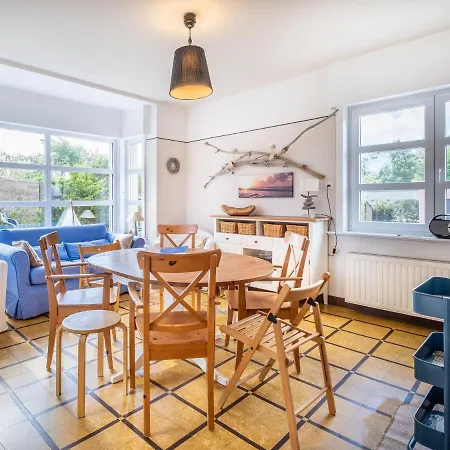 Daire Juvamy Gv01 With Garden And Terrace